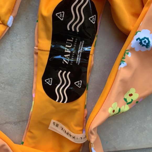 Bathing suit - Picture 3 of 3